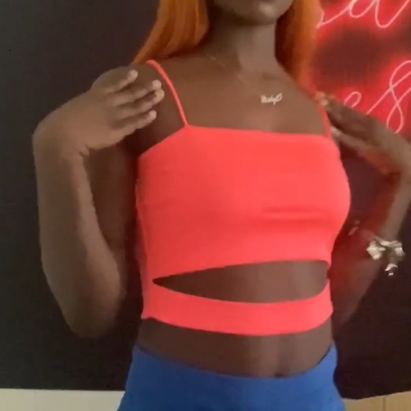 Top - Picture 1 of 2